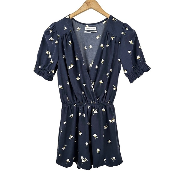 URBAN OUTFITTERS Surplice Smocked-Sleeve Romper - Picture 4 of 11